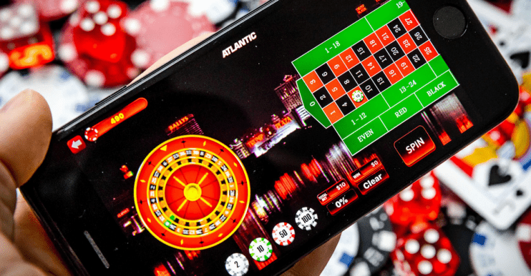 Играть с мобильного телефона на реальные деньги в казино Рокс